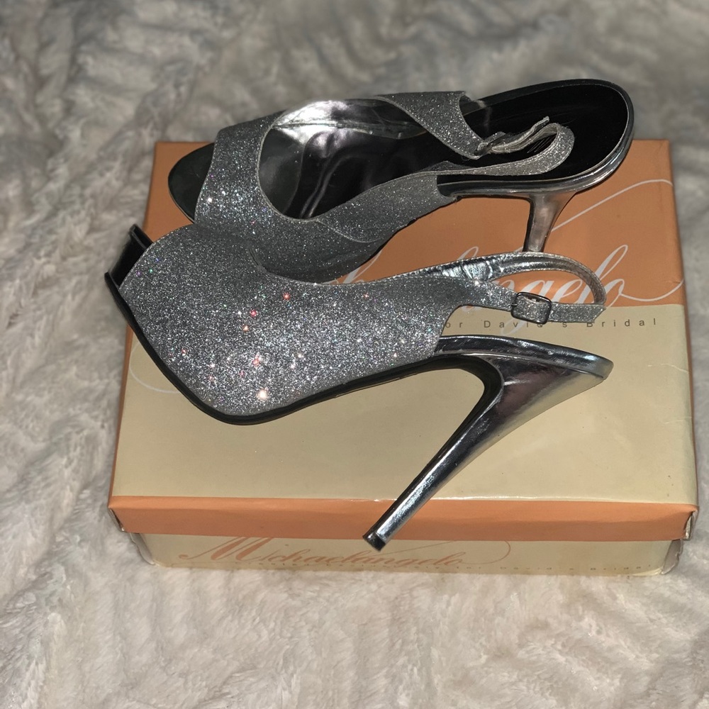 Michaelangelo Size 8.5 Platform Peep-Toe Heels